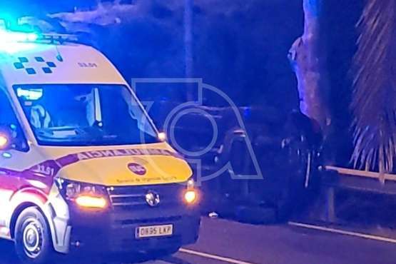 Última Hora: Vuelco de un turismo en la carretera general de Jinámar (Telde), a la altura de Eucaliptos I/TA.